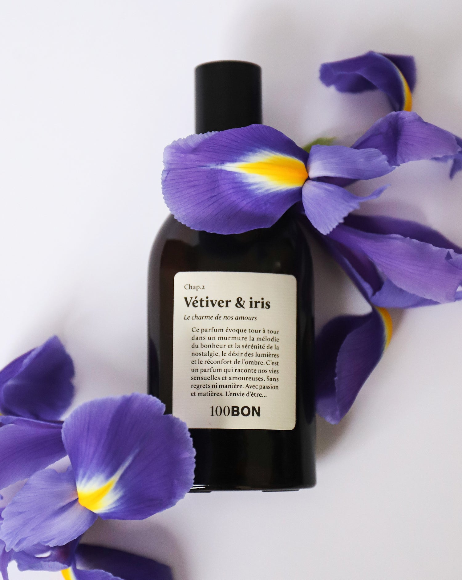 Flacone profumo Vetiver & Iris con ingredienti naturali, iris e vetiver