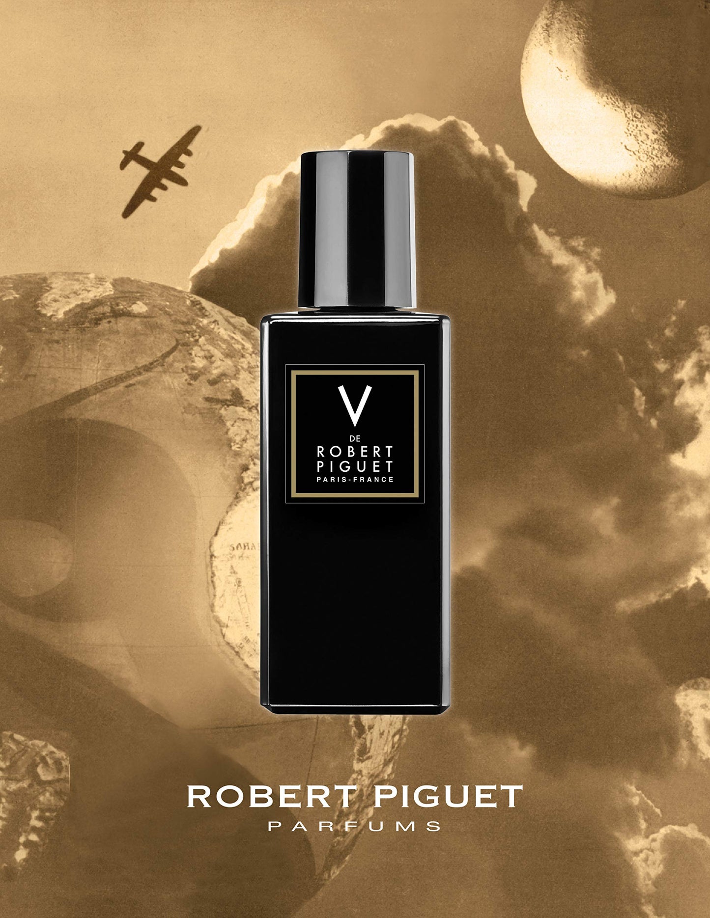 Flacone profumo V Robert Piguet Eau de Parfum 100 ml su sfondo vintage aereo